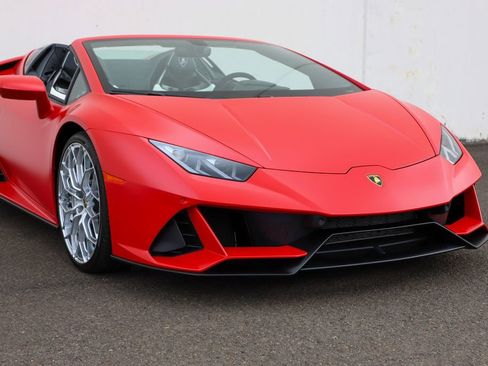 Used 2024 Lamborghini Huracan EVO AWD/4WD image 40