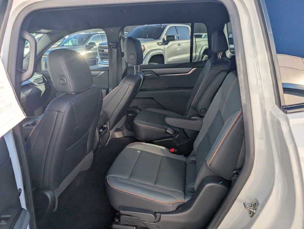 Used 2025 GMC Acadia AT4 w/ LPO, Floor Liner Package AWD/4WD image 9