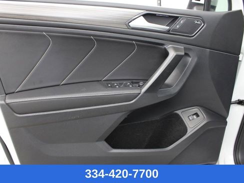 Certified 2022 Volkswagen Tiguan SEL R-Line image 17