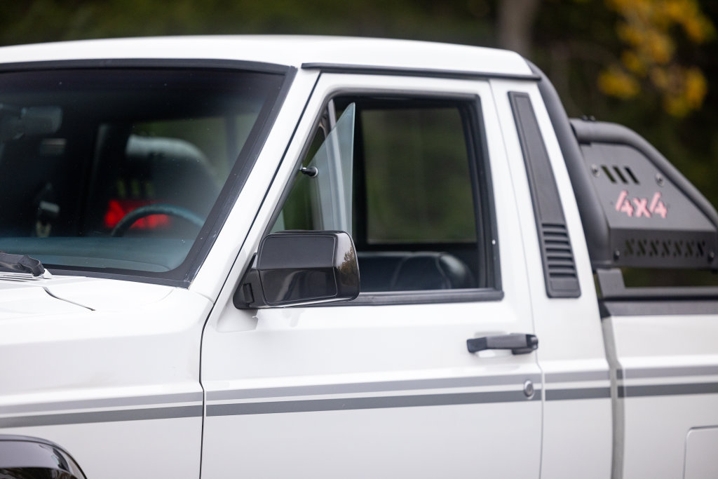 Used 1988 Jeep Comanche Pioneer AWD/4WD image 35