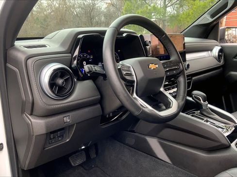 Used 2024 Chevrolet Colorado LT w/ LT Convenience Package III image 18