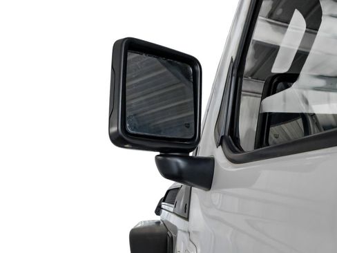 Used 2018 Jeep Wrangler Unlimited Sahara image 38