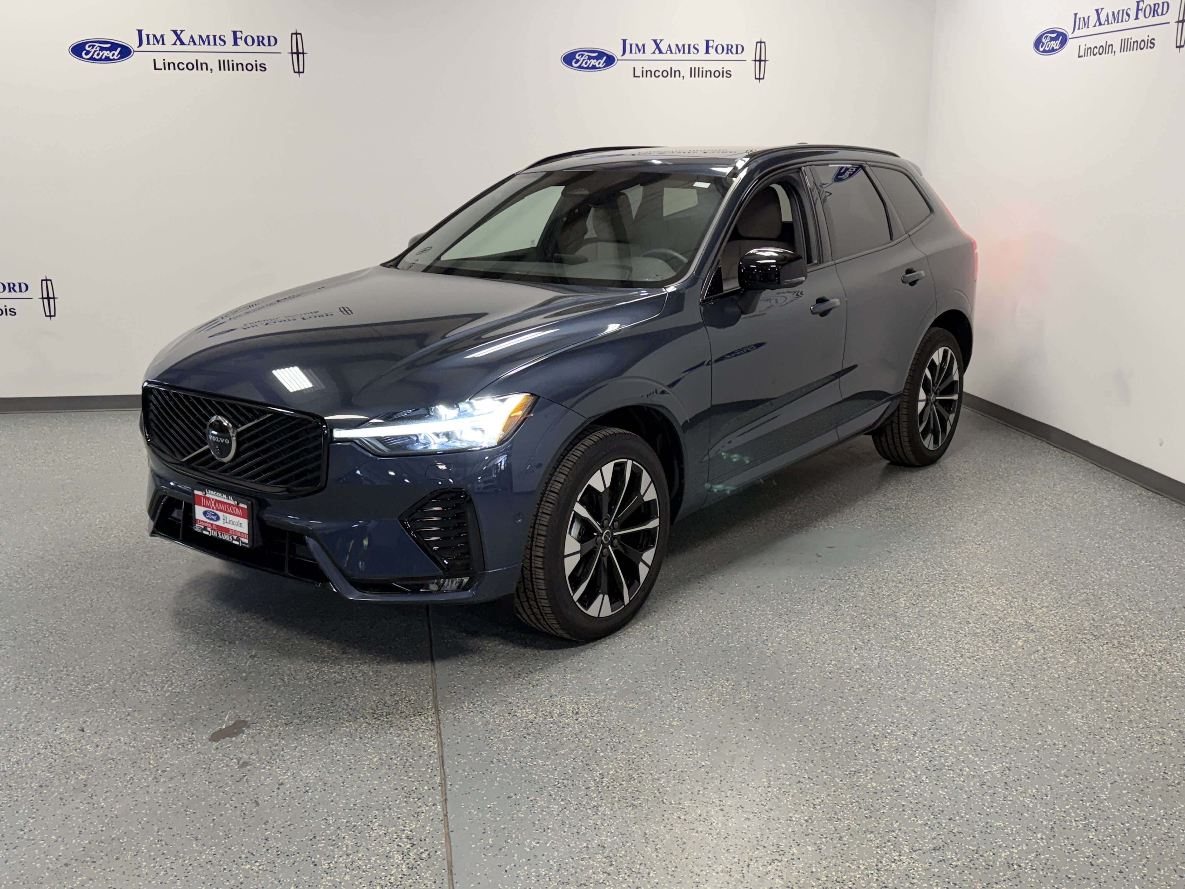 Used 2026 Volvo XC60 B5 Plus AWD/4WD image 3