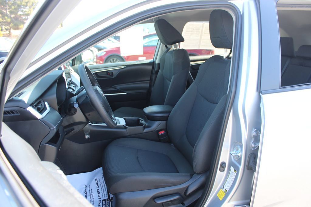 Used 2024 Toyota RAV4 LE AWD/4WD image 12