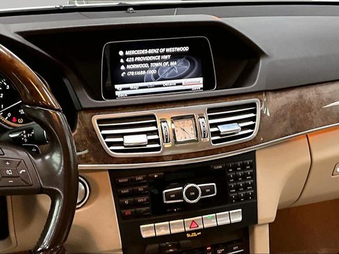 Used 2014 Mercedes-Benz E 350 4MATIC Sedan image 6