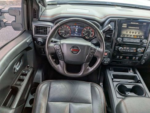 Used 2021 Nissan Titan PRO-4X w/ Pro-4x Convenience Package AWD/4WD image 17