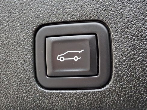 Used 2023 GMC Yukon XL Denali Ultimate AWD/4WD image 31
