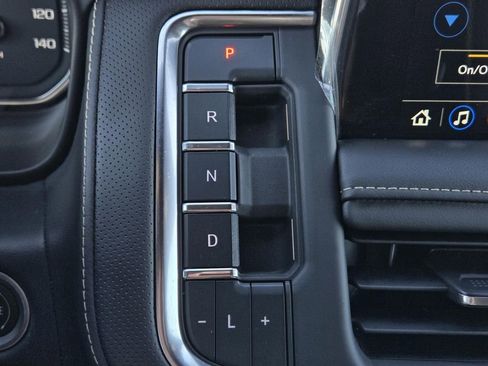 Used 2021 GMC Yukon SLT w/ SLT Premium Package image 17