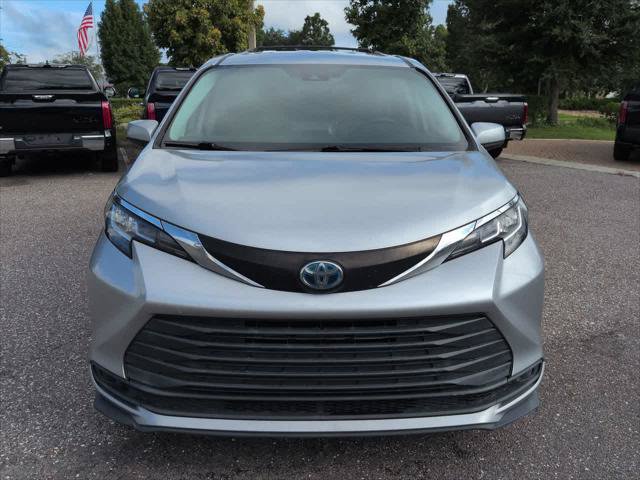 Certified 2022 Toyota Sienna LE FWD image 9