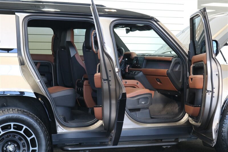 Used 2025 Land Rover Defender 110 AWD/4WD image 55