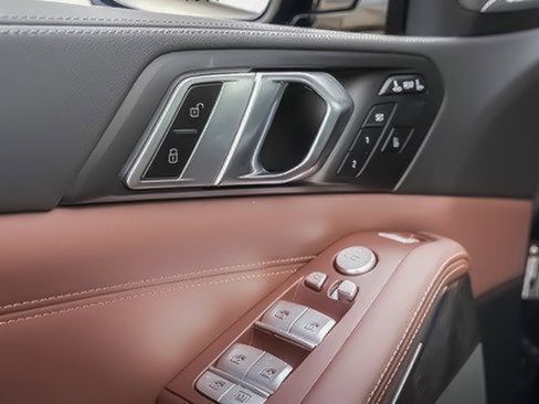 Used 2023 BMW X7 M60i image 33