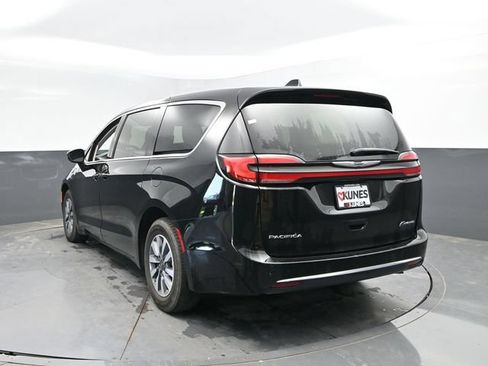 Used 2024 Chrysler Pacifica Limited FWD image 12