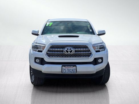 Used 2017 Toyota Tacoma TRD Sport w/ Tow Package RWD image 2