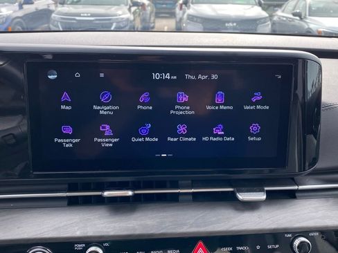 Used 2024 Kia Carnival EX FWD image 16