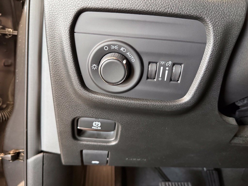 Used 2023 Jeep Grand Cherokee L Laredo AWD/4WD image 24