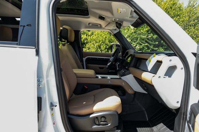 New 2026 Land Rover Defender 110 S AWD/4WD image 44