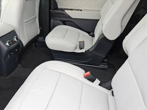 New 2026 Ford Explorer Platinum w/ LUX Leather Package AWD/4WD image 16