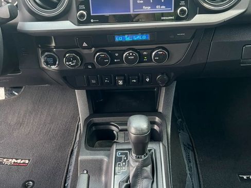 Used 2022 Toyota Tacoma TRD Sport AWD/4WD image 17