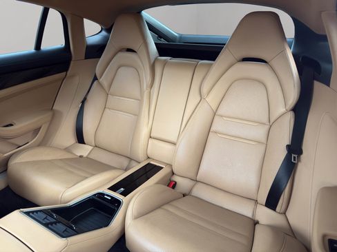 Used 2018 Porsche Panamera image 13