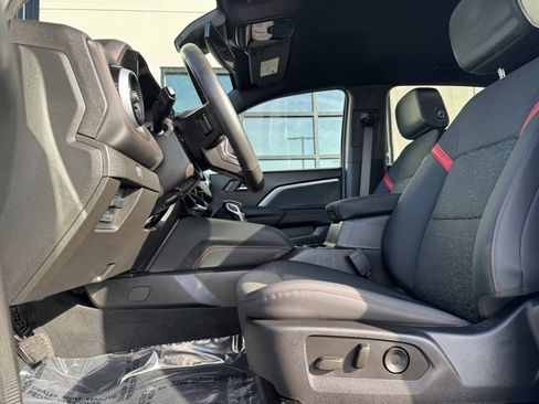 Used 2024 Chevrolet Colorado Z71 image 10