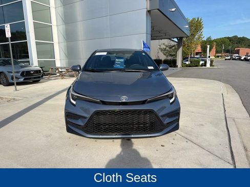 Used 2024 Toyota Corolla SE w/ SE Premium Package FWD image 2