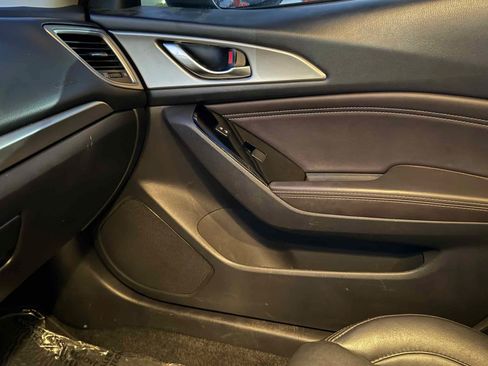 Used 2018 MAZDA MAZDA3 Touring FWD image 97