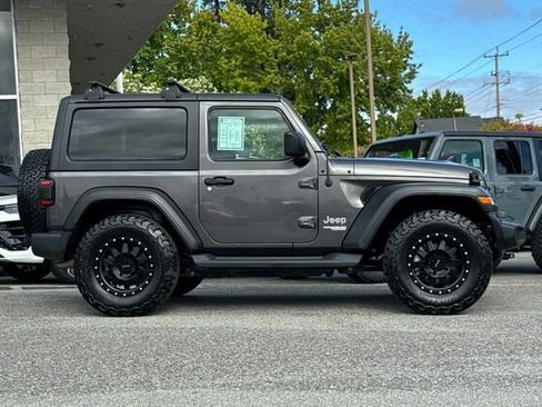 Used 2019 Jeep Wrangler Sport AWD/4WD image 3