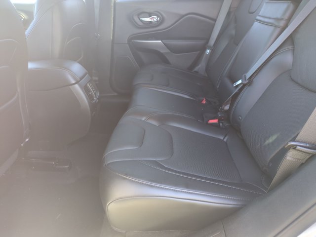Used 2019 Jeep Cherokee Limited AWD/4WD image 17