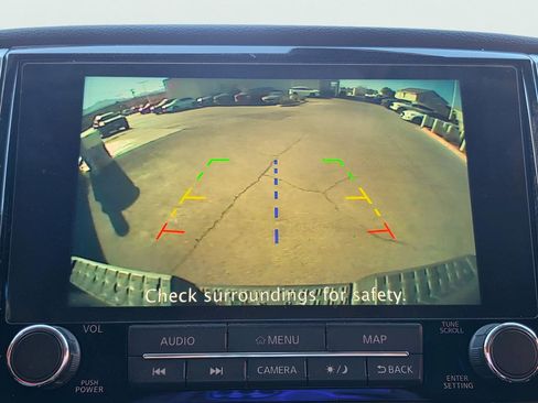 Used 2021 Nissan Titan SV w/ SV Convenience Package RWD image 12