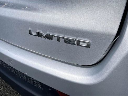 Used 2025 Jeep Compass Limited image 34