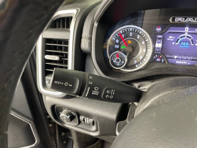 Used 2019 RAM 1500 Laramie AWD/4WD image 11