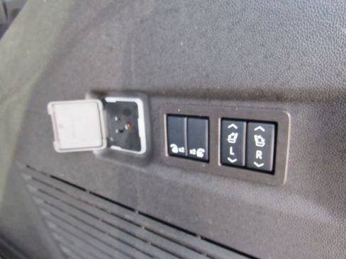 Used 2025 GMC Yukon XL AT4 Ultimate AWD/4WD image 42