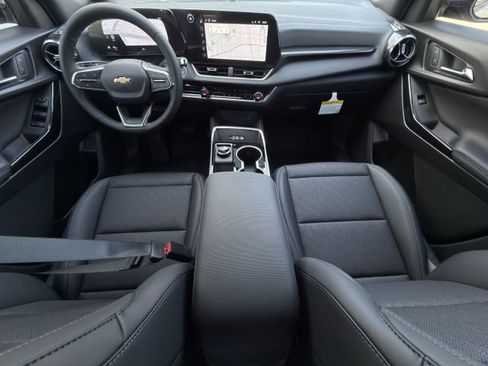 New 2026 Chevrolet Equinox LT w/ Convenience Package II FWD image 9
