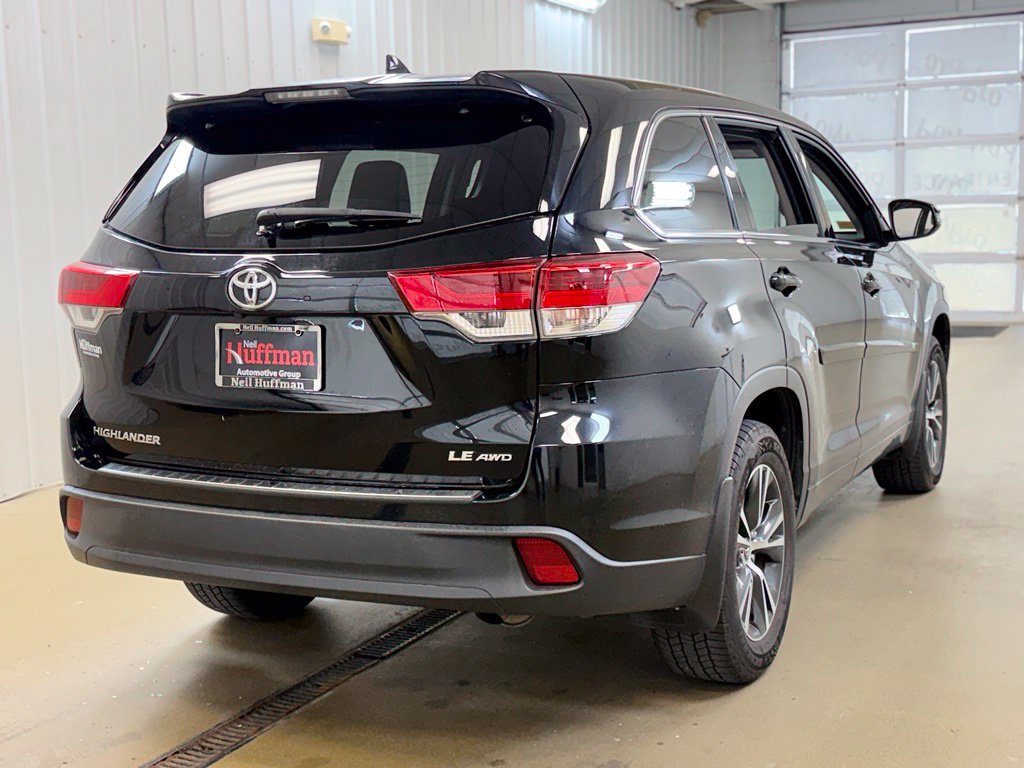 Used 2018 Toyota Highlander Plus AWD/4WD image 5