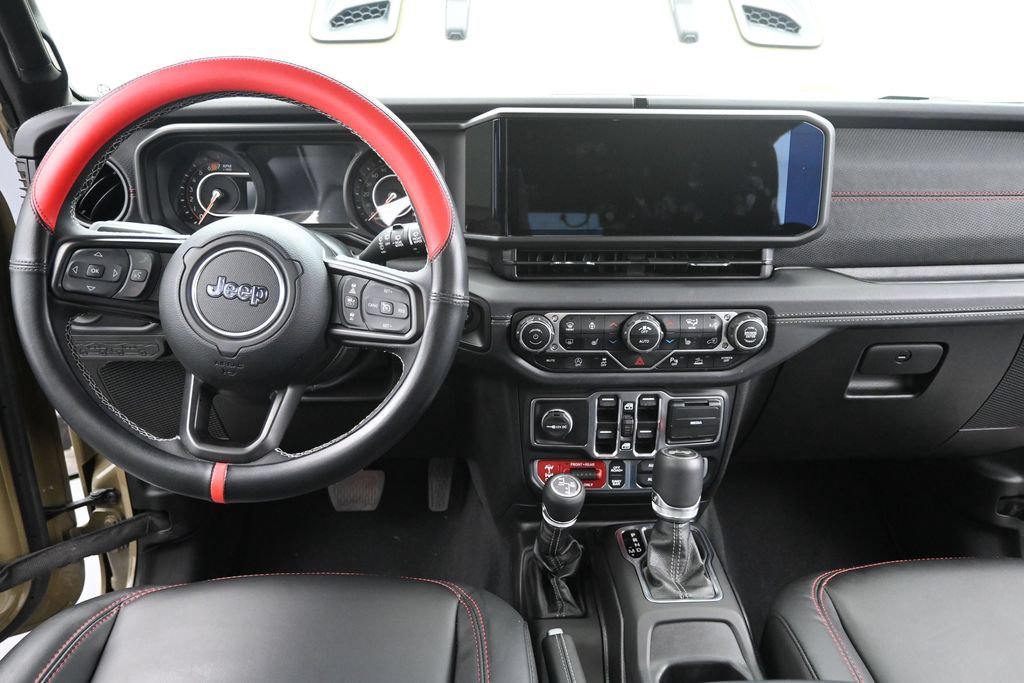 Used 2025 Jeep Wrangler Unlimited Rubicon AWD/4WD image 28