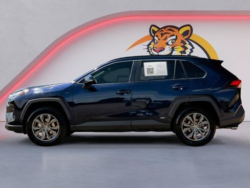 Used 2022 Toyota RAV4 XLE Premium AWD/4WD image 8