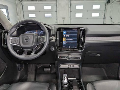 Used 2022 Volvo XC40 T5 Inscription image 18