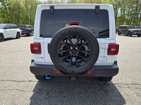 Used 2023 Jeep Wrangler Unlimited Sahara w/ Cold Weather Group AWD/4WD image 4