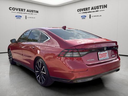 Used 2023 Honda Accord Touring image 3