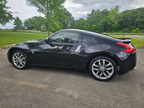 Used 2014 Nissan 370Z Coupe RWD image 9