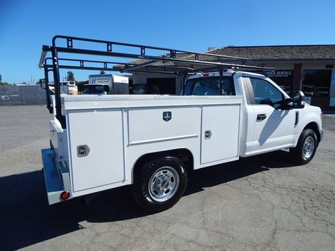 Used 2022 Ford F250 XL w/ Power Equipment Group RWD image 7