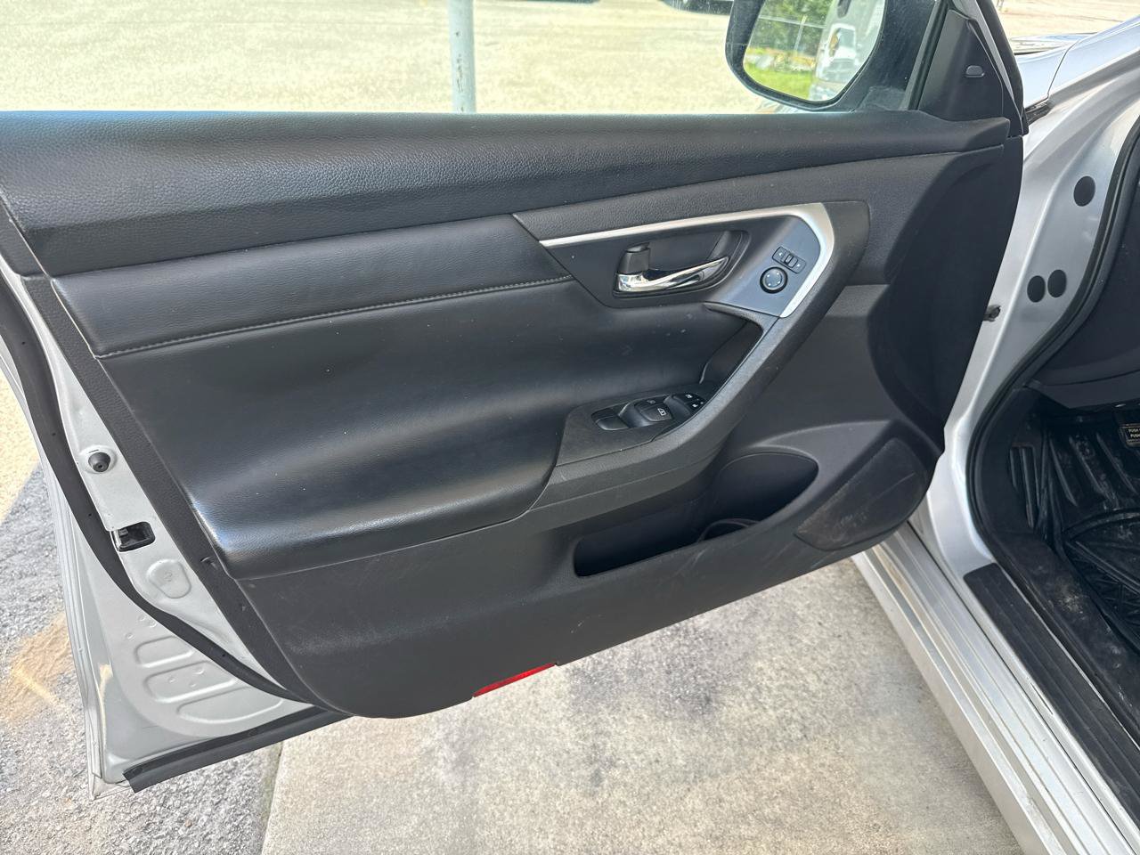 Used 2016 Nissan Altima 2.5 SL w/ Moonroof Package FWD image 11