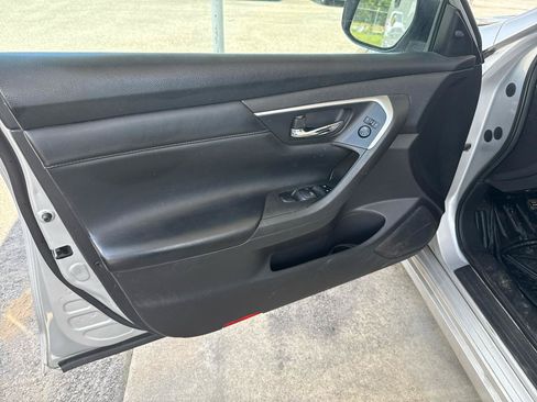 Used 2016 Nissan Altima 2.5 SL w/ Moonroof Package FWD image 11