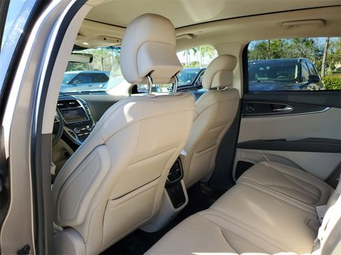 Used 2019 Lincoln Nautilus Reserve image 11