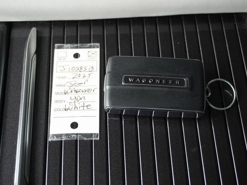 Used 2023 Jeep Wagoneer 4WD w/ Premium Group I image 35