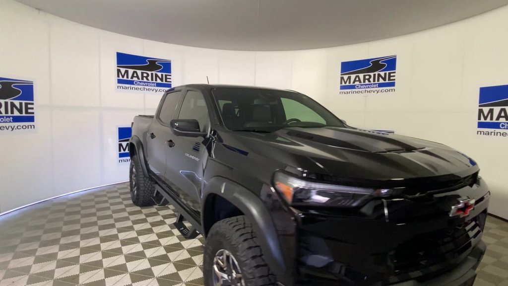 Used 2026 Chevrolet Colorado ZR2 w/ Technology Package AWD/4WD image 4