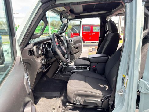 Used 2023 Jeep Wrangler Unlimited w/ Sun & Screen Package AWD/4WD image 20