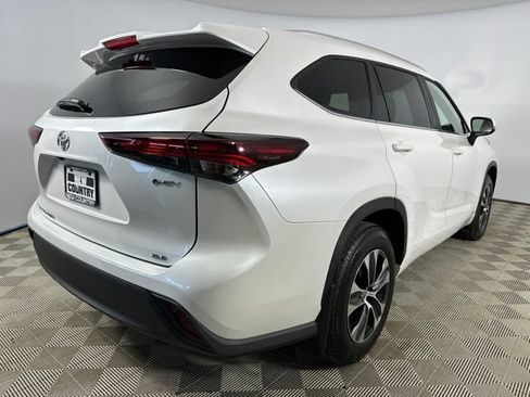 Used 2026 Toyota Highlander XLE AWD/4WD image 13