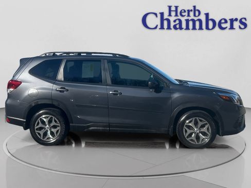 Used 2022 Subaru Forester Premium image 11