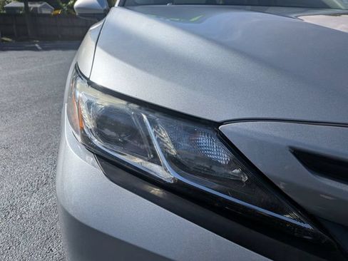 Used 2020 Toyota Camry SE FWD image 11